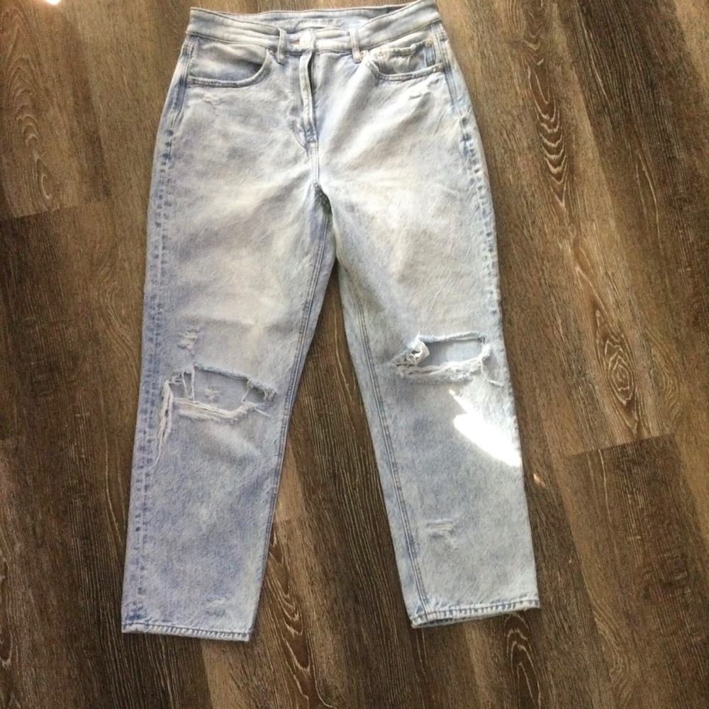 American Eagle 90’s Boyfriend Ripped. Comfort Waistband Size 6 Short
